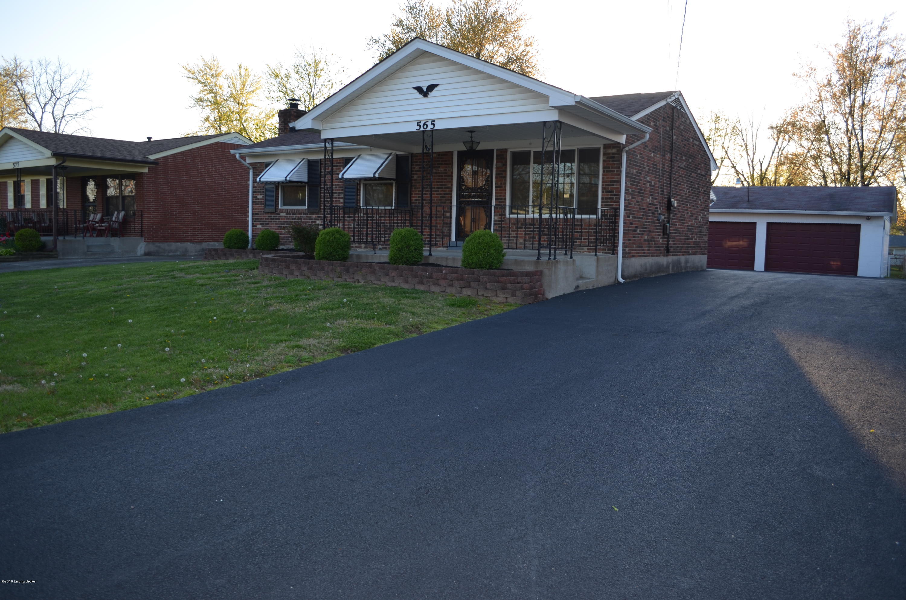 565 Blossom Road Hillview, KY 40229 - Photo 1 of 19 Front