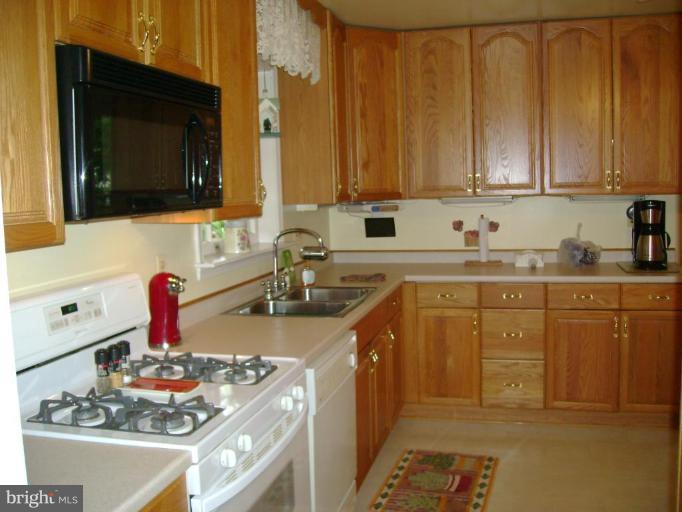 19404 Charline Manor Road Olney, MD 20832 - Photo 3 of 5 Kitchen