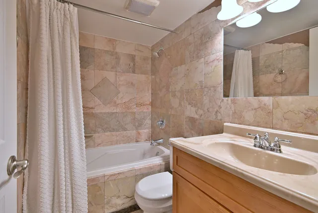 $269,900 | 9176 S Road, Unit 1B, Palos Hills, IL 60465