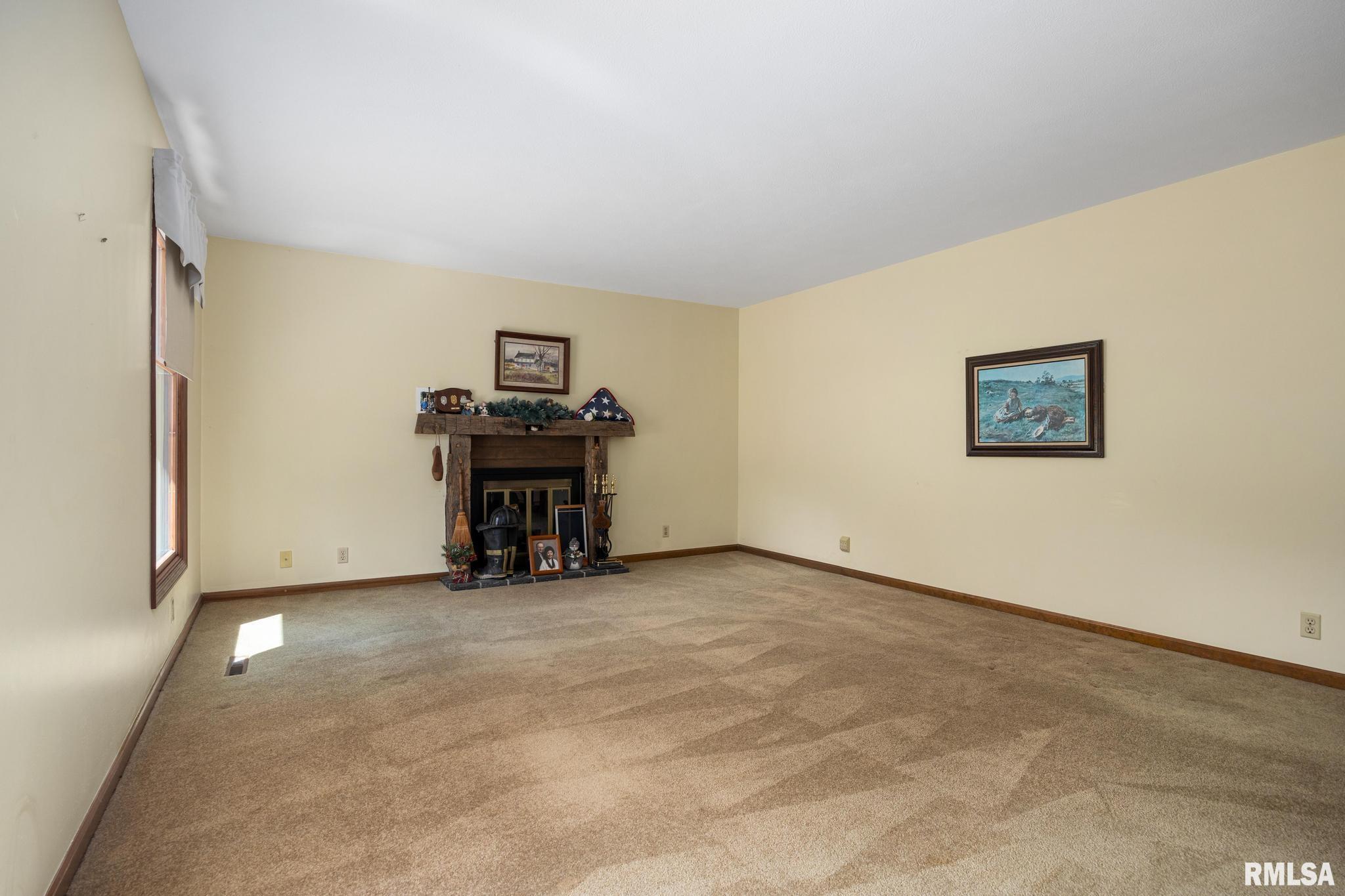 2353 Hollands Grove Road Washington, IL 61571 - Photo 8 of 41