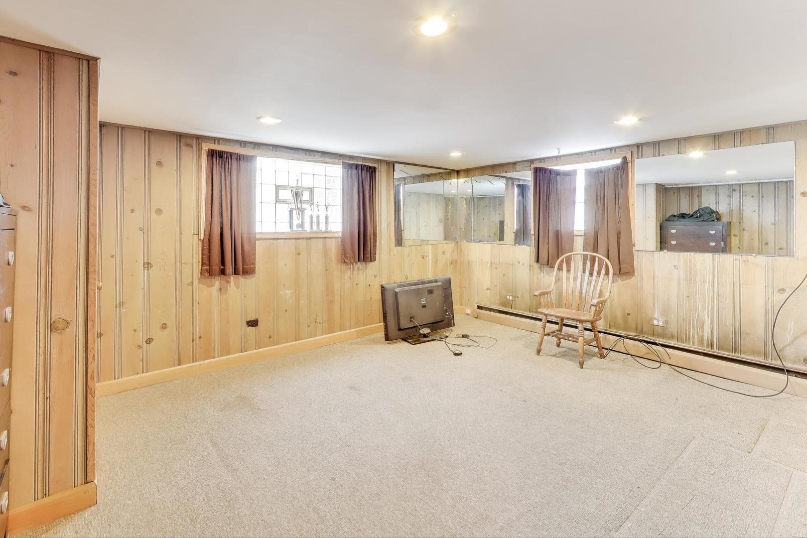 8622 South Michigan Avenue Chicago, IL 60619 - Photo 15 of 20 a view of a room with gym equipment and mirror