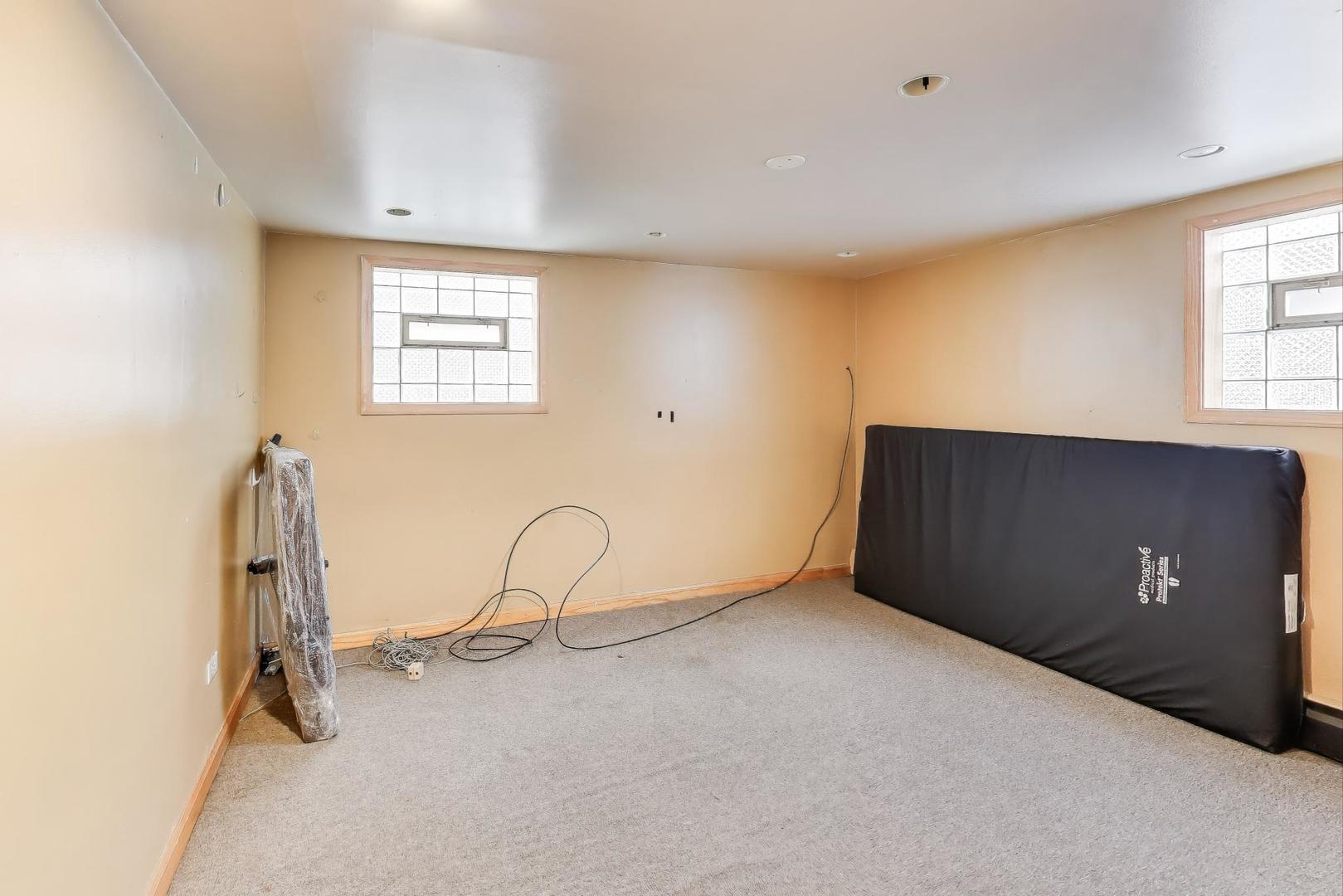 8622 South Michigan Avenue Chicago, IL 60619 - Photo 16 of 20 a view of a room with gym equipment