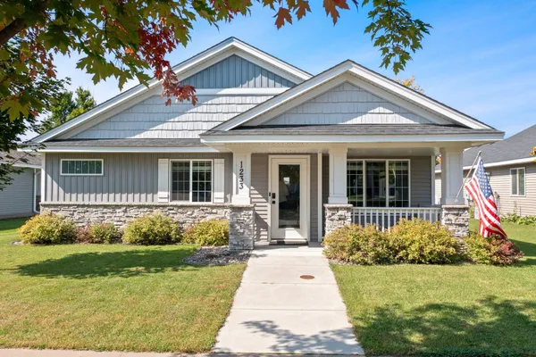 $319,900 | 1233 South Fern Street, Cambridge, MN 55008