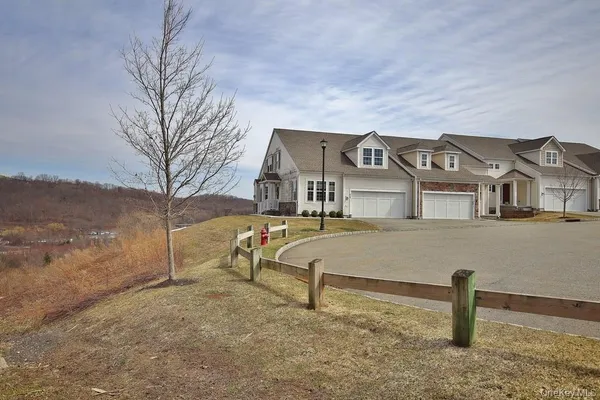 $725,000 | 18 Wheeler Court, Carmel, NY 10512