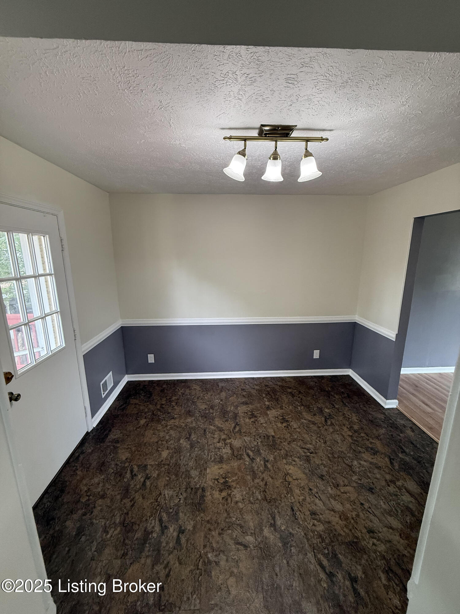 3829 Chevy Chase Road Louisville, KY 40218 - Photo 11 of 32 chevy c