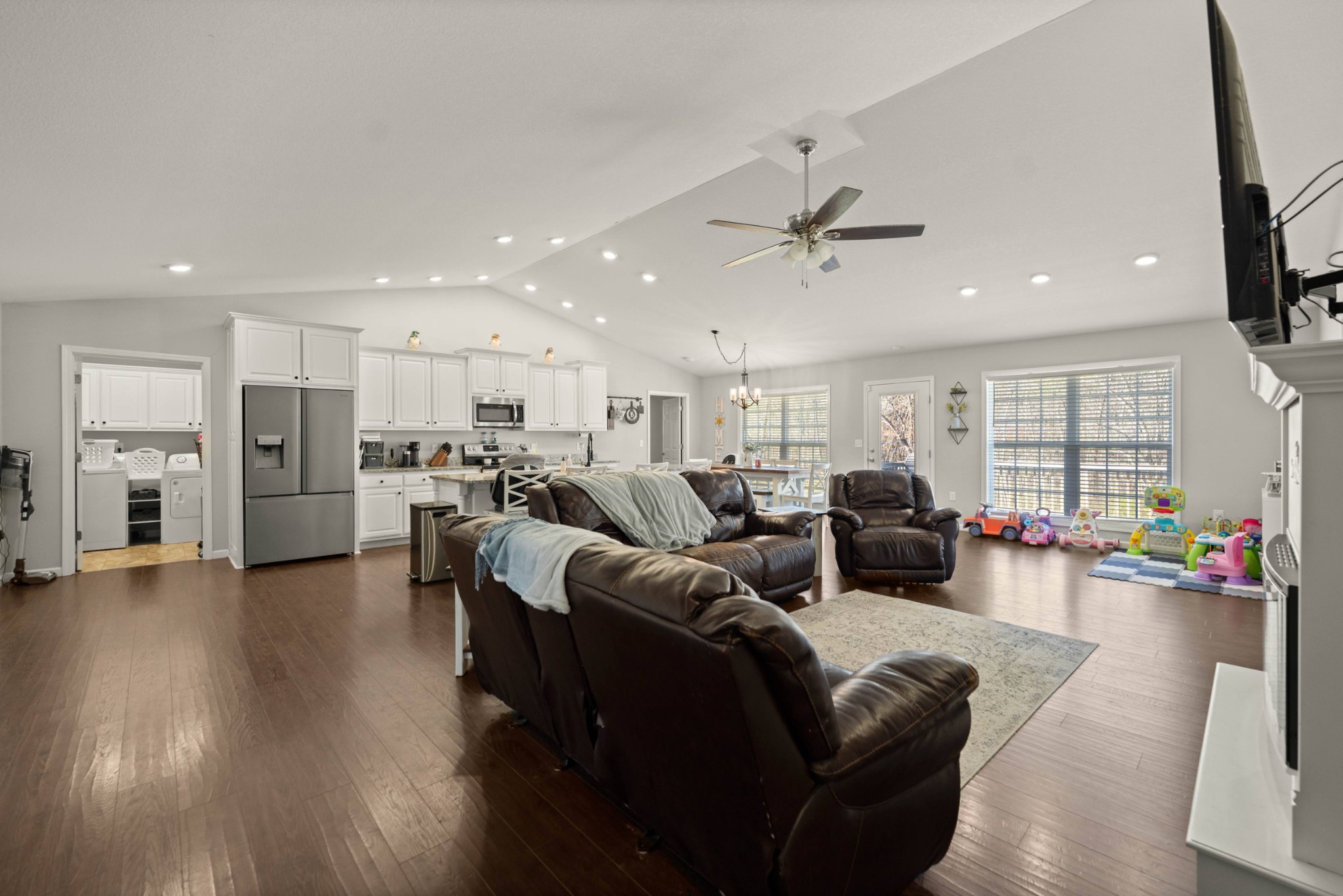 437 Deerfield Road Crossville, TN 38555 - Photo 4 of 32 Gallery Image 4