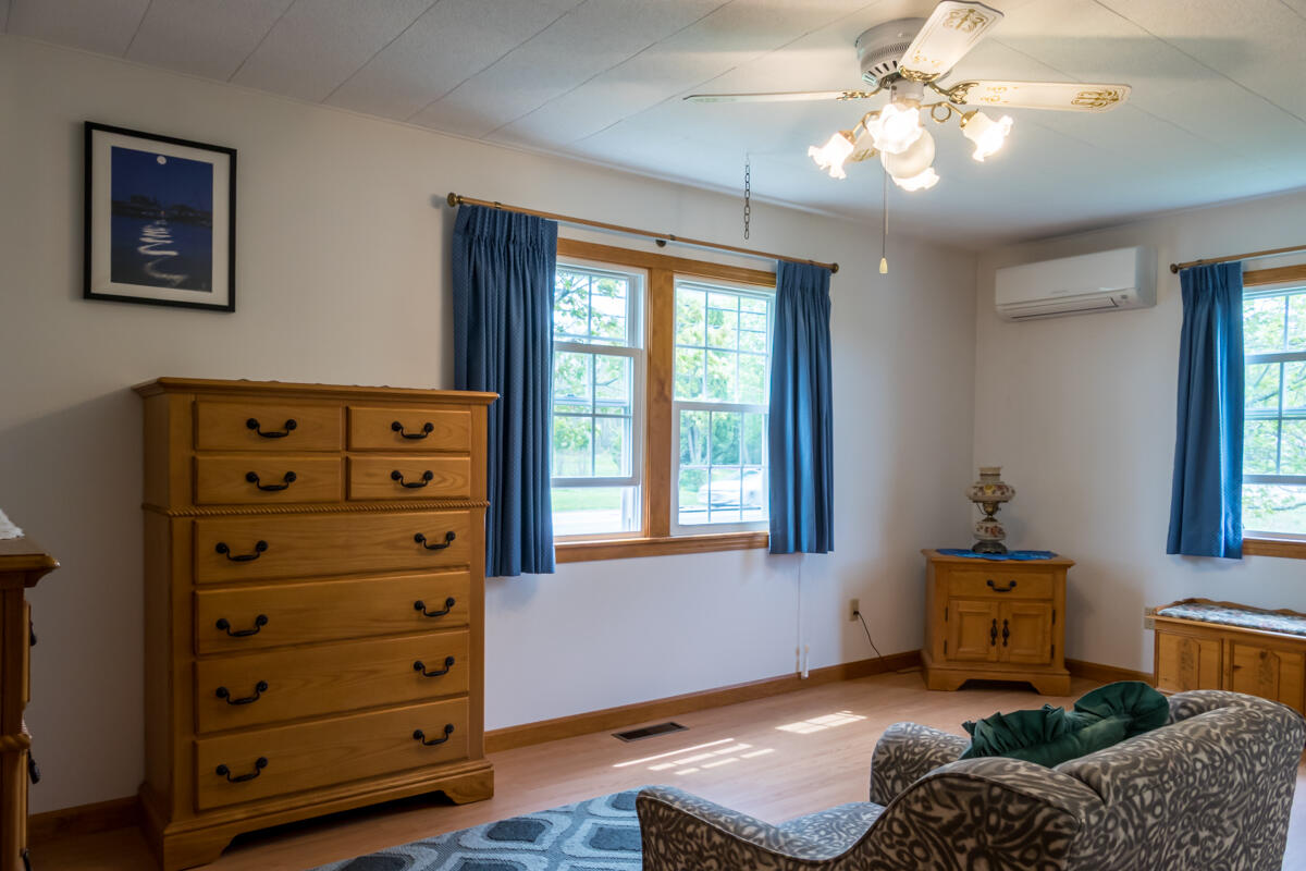800 North Road Yarmouth, ME 04096 - Photo 21 of 60 30-1st bedroom (2 of 3)