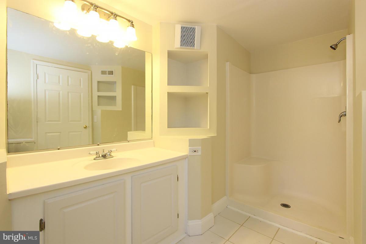 2705 Avena Street Silver Spring, MD 20902 - Photo 27 of 30 Bath