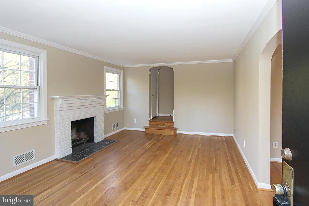 2705 Avena Street Silver Spring, MD 20902 - Photo 4 of 30 Living Room