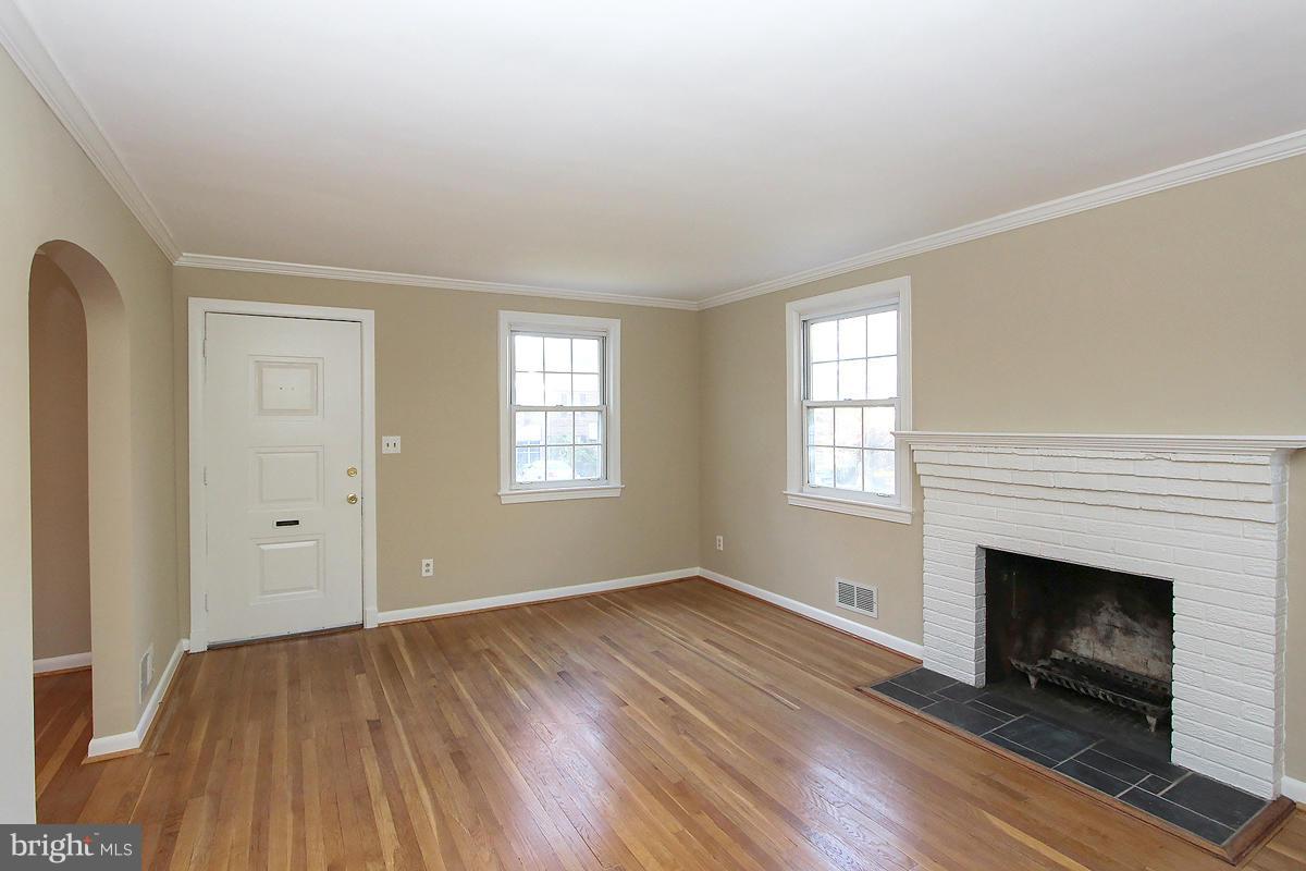 2705 Avena Street Silver Spring, MD 20902 - Photo 7 of 30 Living Room