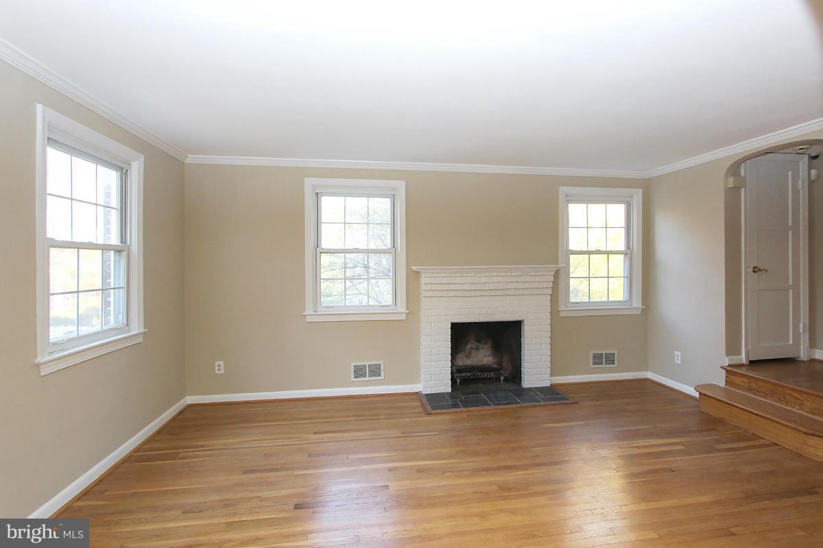 2705 Avena Street Silver Spring, MD 20902 - Photo 8 of 30 Living Room