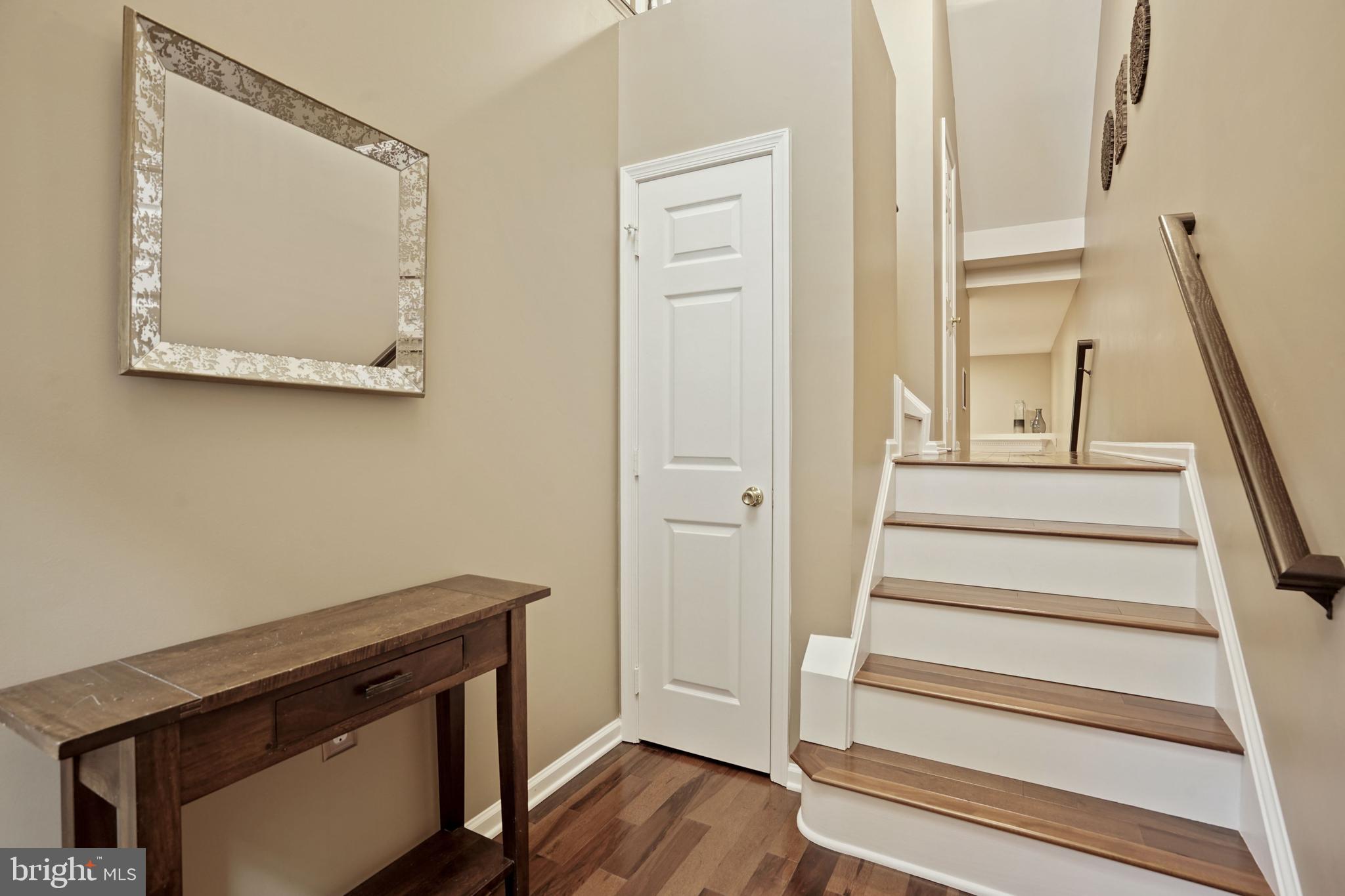 21492 Tamarack Ridge Square Sterling, VA 20164 - Photo 4 of 40 Gallery Image 4