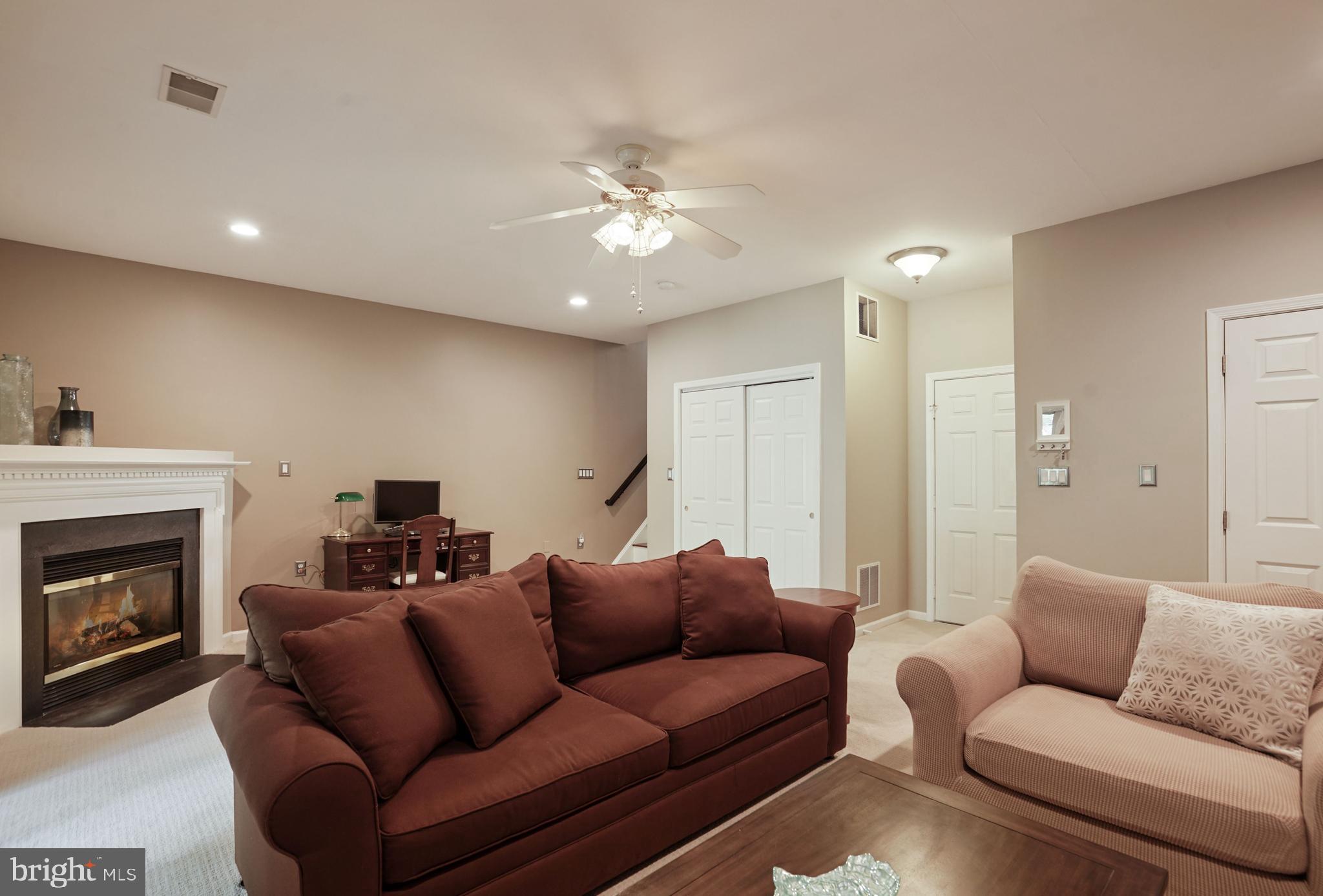 21492 Tamarack Ridge Square Sterling, VA 20164 - Photo 6 of 40 Gallery Image 6