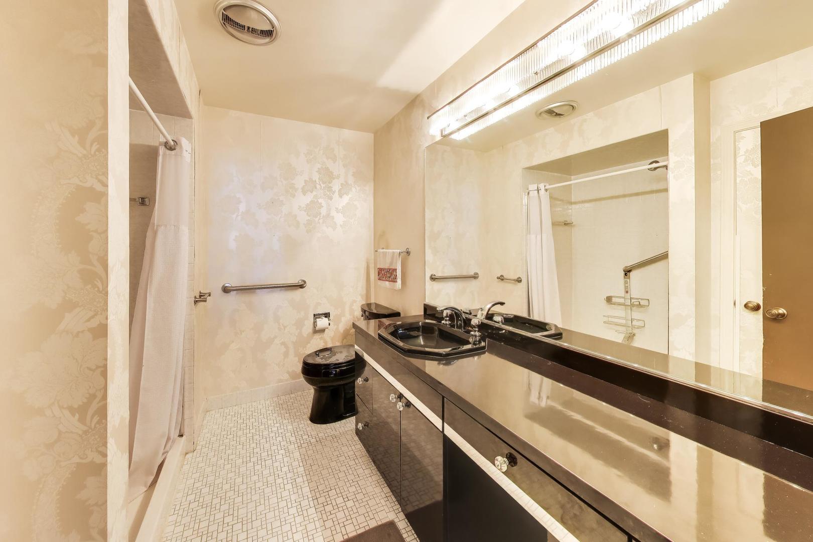 9558 Gross Point Road, Unit A605 Skokie, IL 60076 - Photo 15 of 24