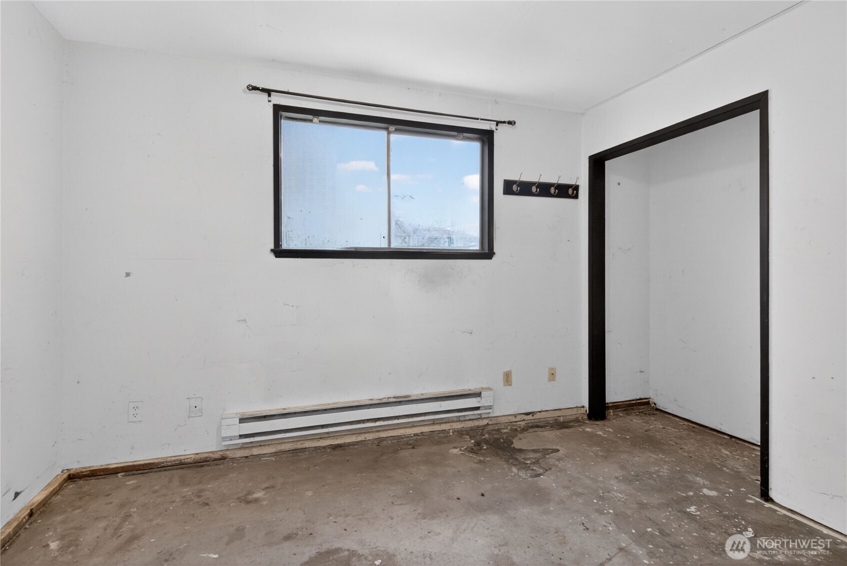 716 Murphy Way Sultan, WA 98294 - Photo 18 of 31 an empty room with windows