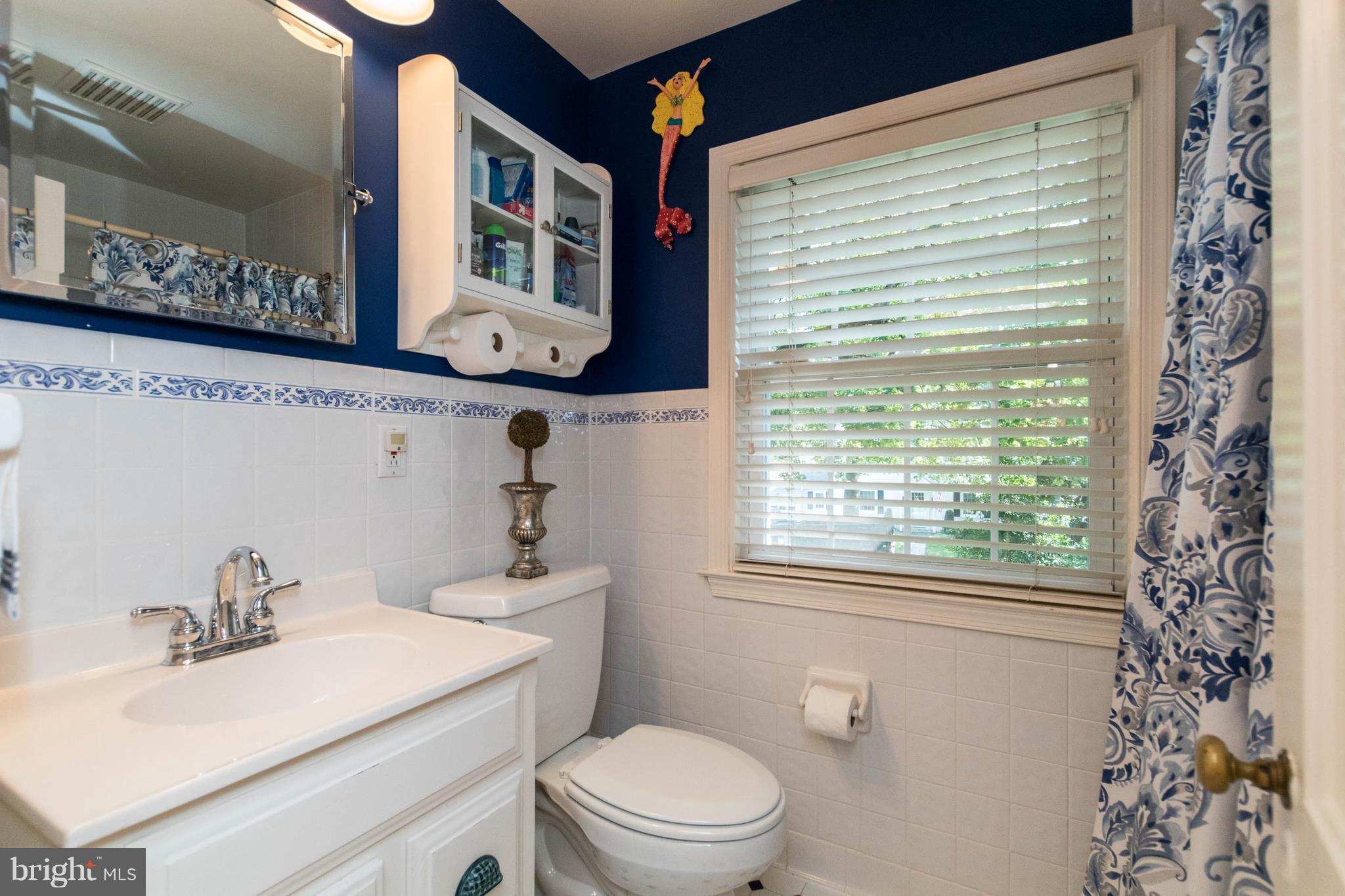 502 Worcester Road Towson, MD 21286 - Photo 21 of 30 a bathroom with a sink a mirror and a toilet