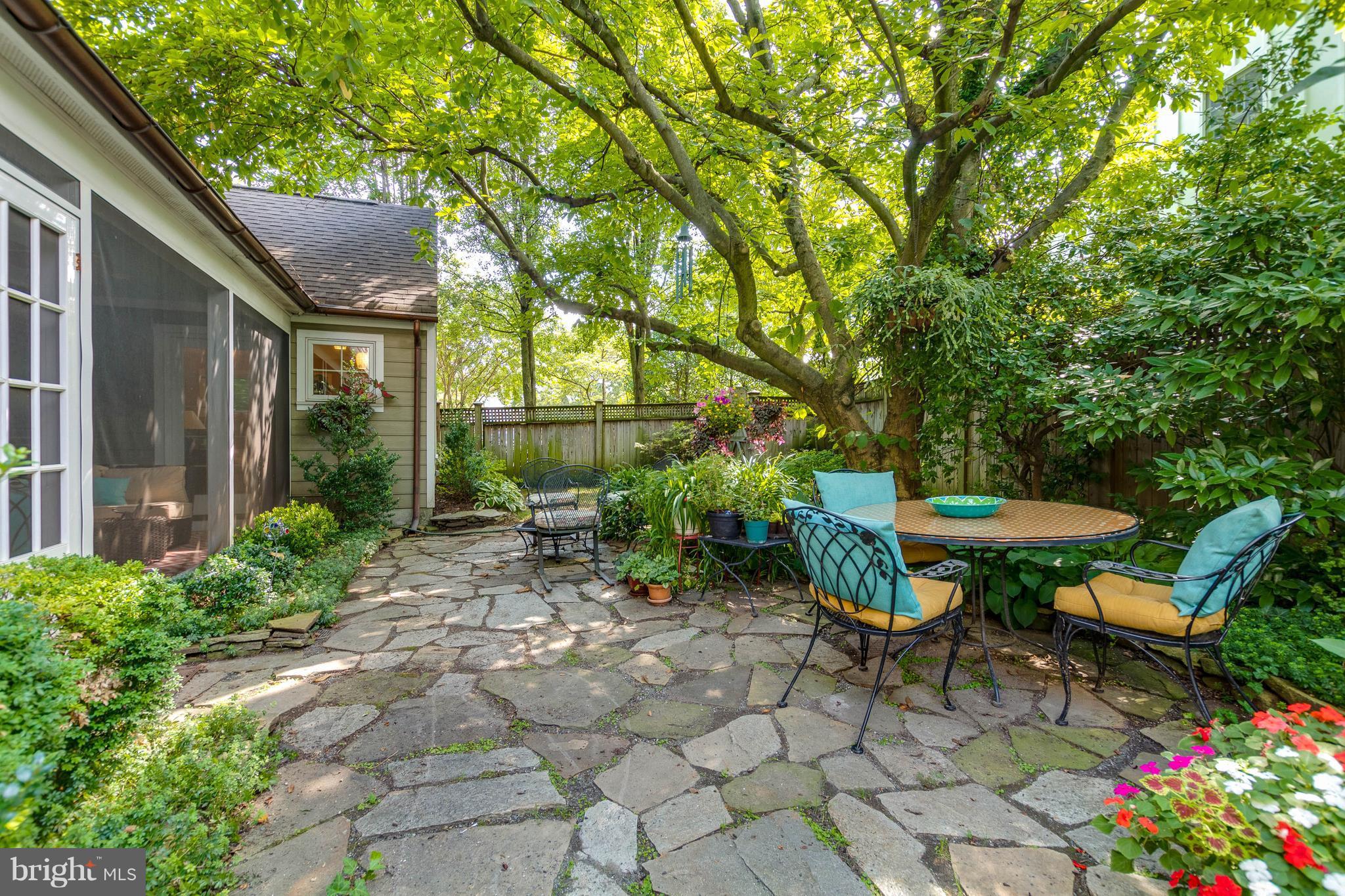 502 Worcester Road Towson, MD 21286 - Photo 27 of 30 a backyard of a house with table and chairs