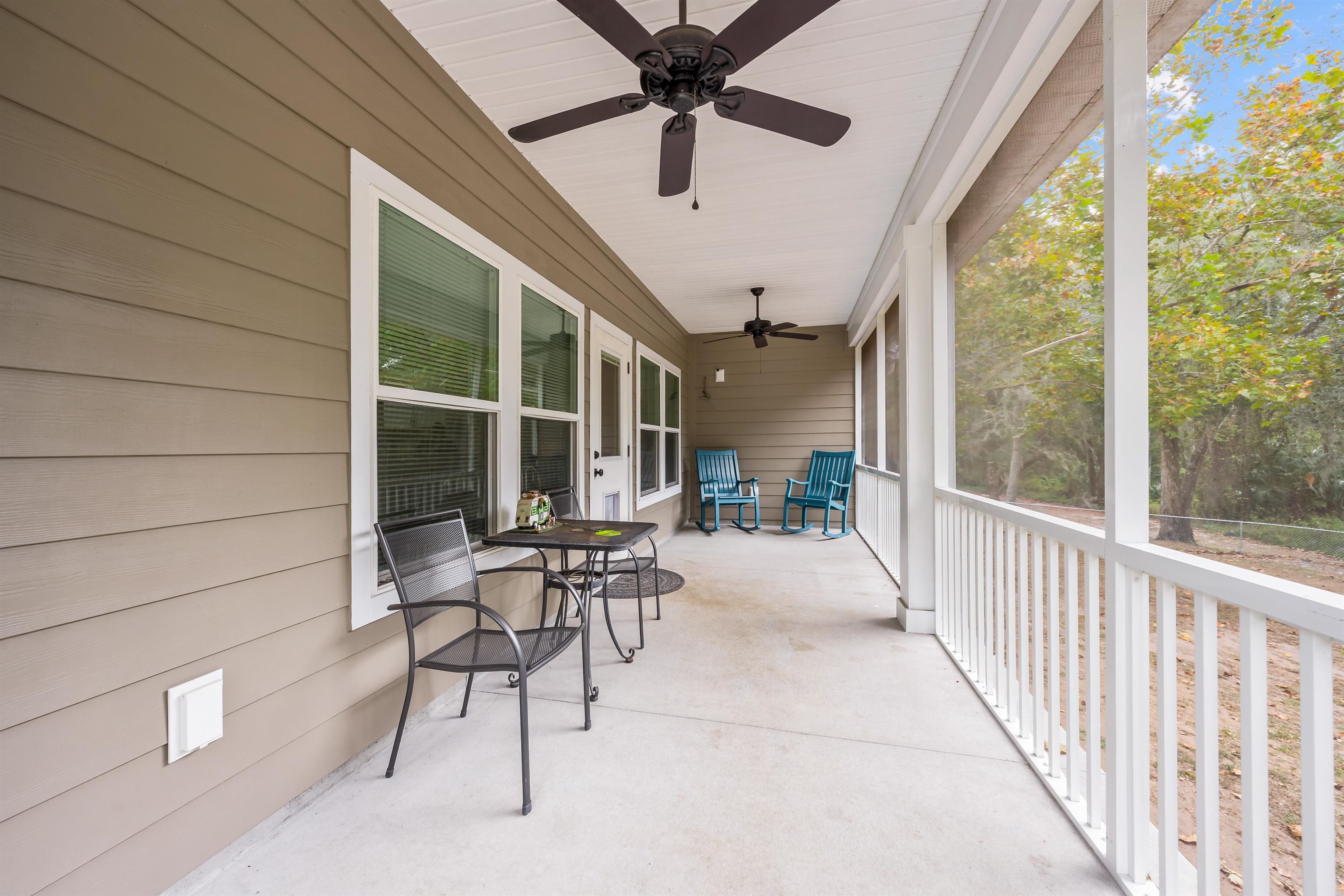 232 Kyte Road San Mateo, FL 32187 - Photo 26 of 36 Sunroom featuring a ceiling fan