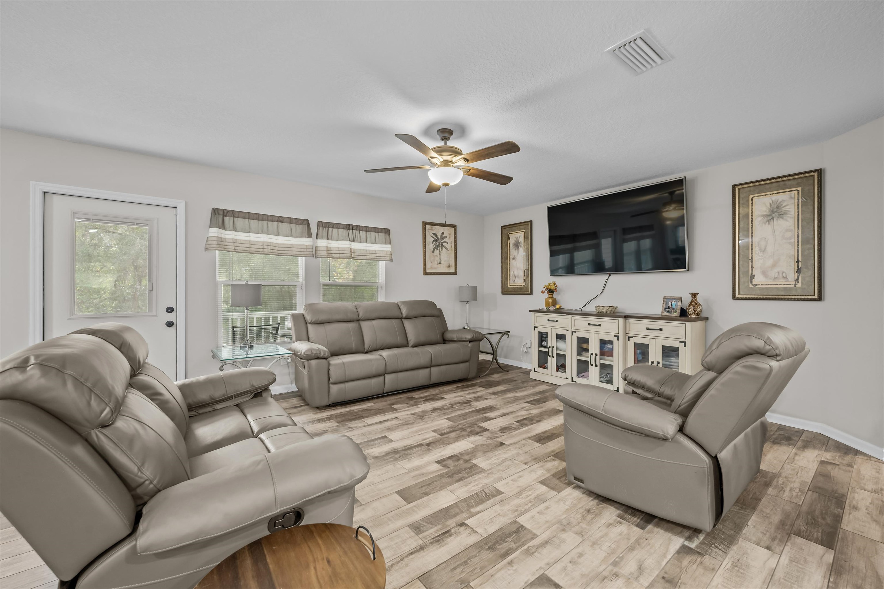 232 Kyte Road San Mateo, FL 32187 - Photo 6 of 36 Living area featuring light wood-style floors and a ceiling fan