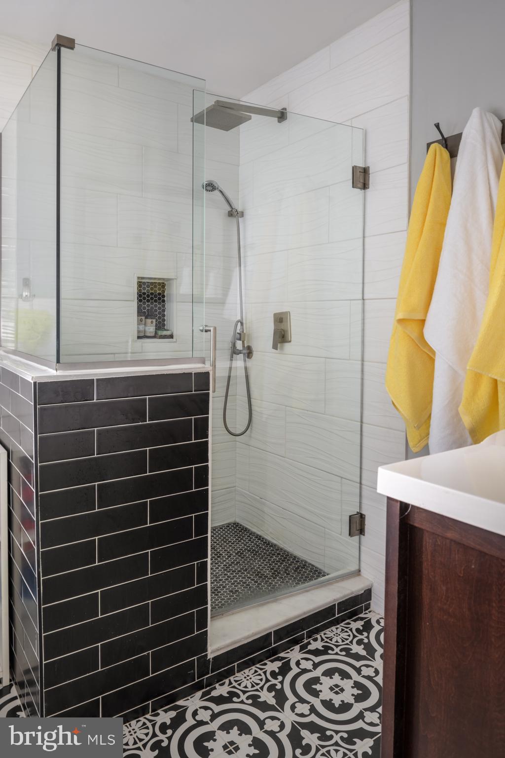 142 Oxford Place Williamstown, NJ 08094 - Photo 12 of 21 Master Bathroom