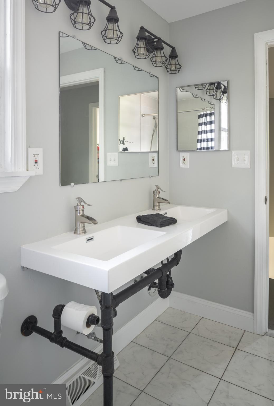 142 Oxford Place Williamstown, NJ 08094 - Photo 21 of 21 Common Bathroom