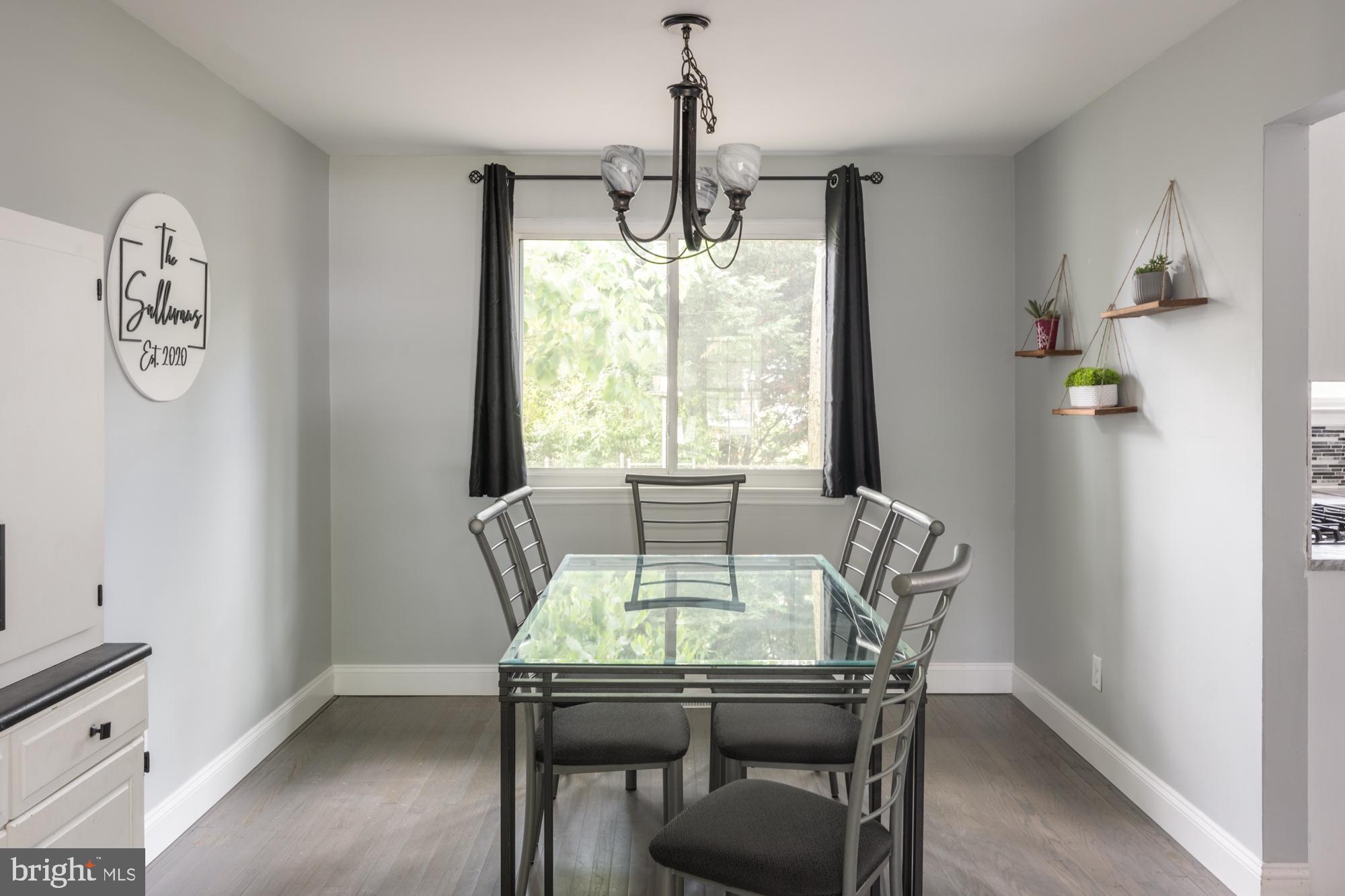142 Oxford Place Williamstown, NJ 08094 - Photo 5 of 21 Dining Room