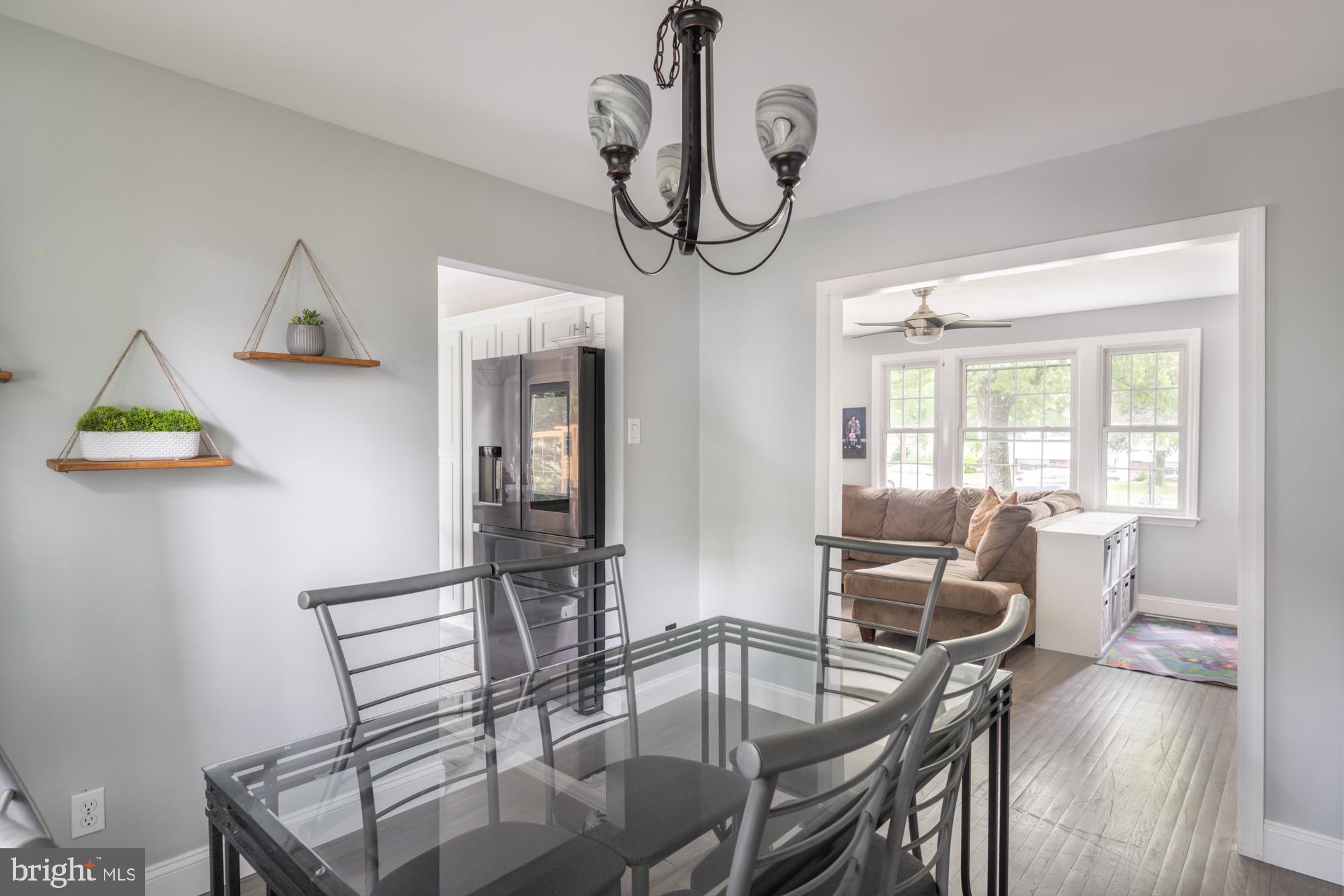 142 Oxford Place Williamstown, NJ 08094 - Photo 6 of 21 Dining Room