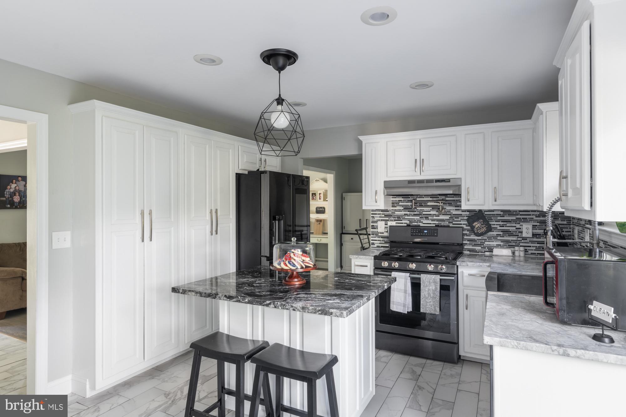 142 Oxford Place Williamstown, NJ 08094 - Photo 8 of 21 Kitchen