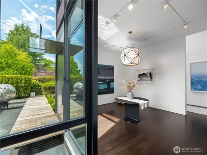$9,800,000 | 3310 East Laurelhurst Drive Northeast, Seattle, WA 98105