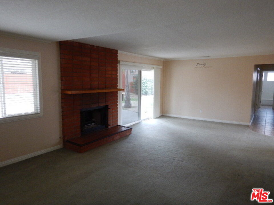 4513 Alpine Street Simi Valley, CA 93063 - Photo 2 of 18