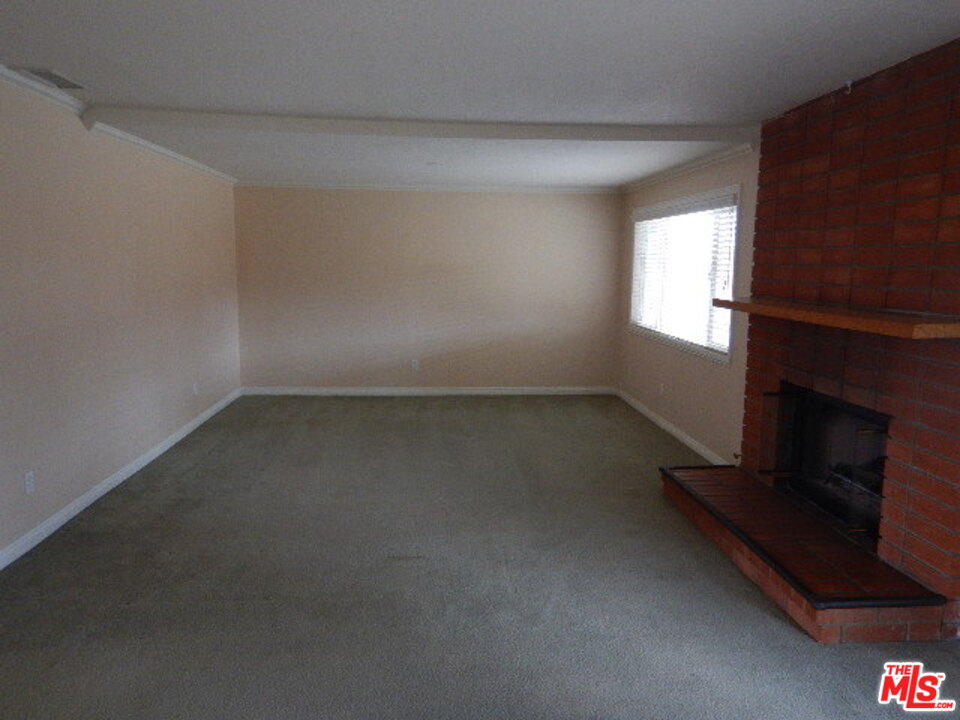 4513 Alpine Street Simi Valley, CA 93063 - Photo 3 of 18