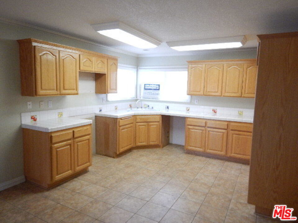4513 Alpine Street Simi Valley, CA 93063 - Photo 4 of 18