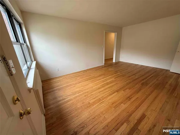 $2,200 | 428 Northwood Way, Unit 1, Palisades Park, NJ 07650