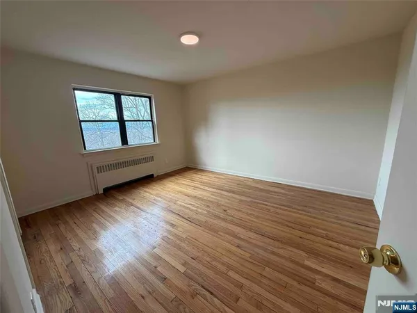$2,200 | 428 Northwood Way, Unit 1, Palisades Park, NJ 07650