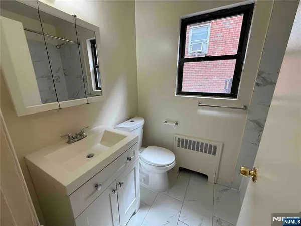 $2,200 | 428 Northwood Way, Unit 1, Palisades Park, NJ 07650
