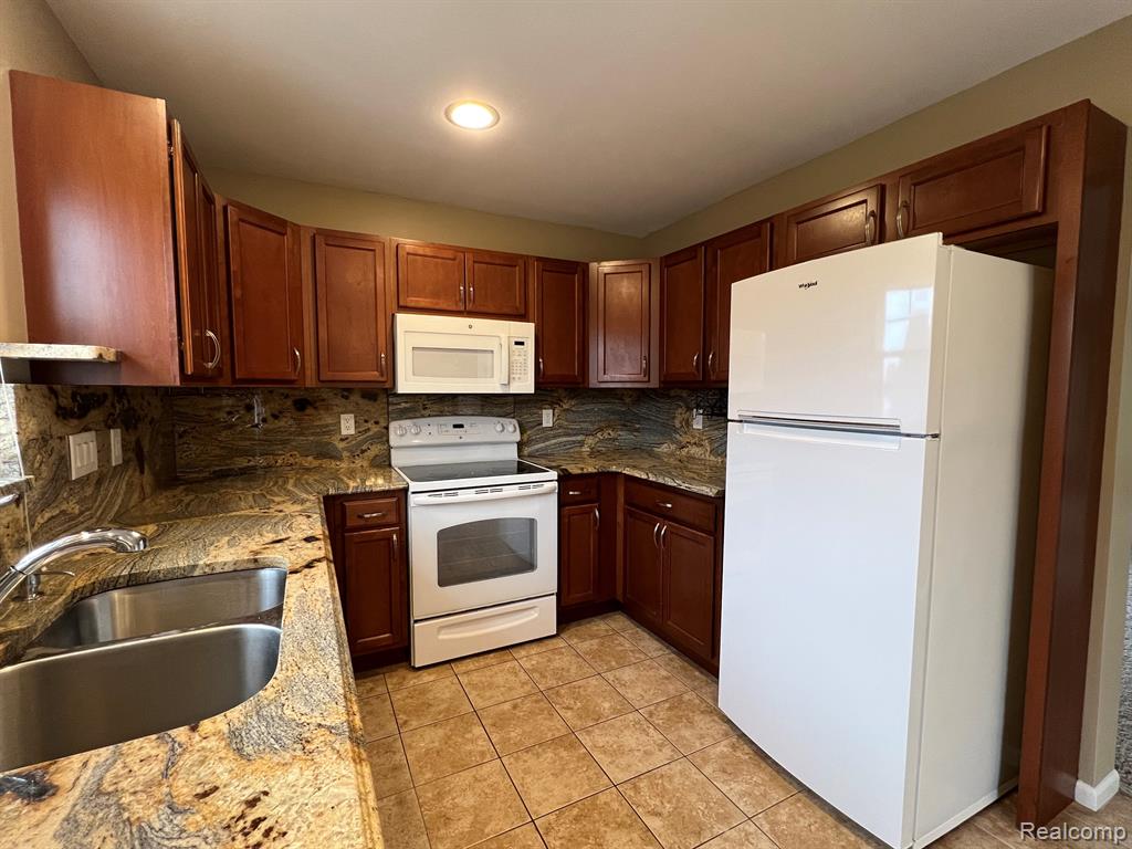 2030 Decker Road Walled Lake, MI 48390 - Photo 8 of 27