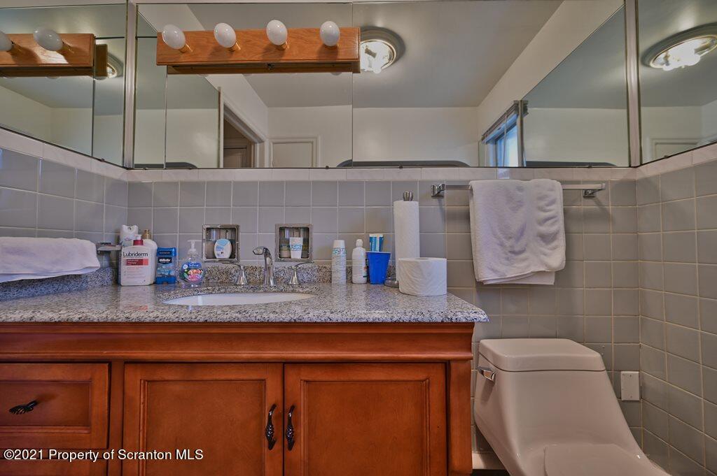 1610 Green Ridge Street Dunmore, PA 18509 - Photo 38 of 60