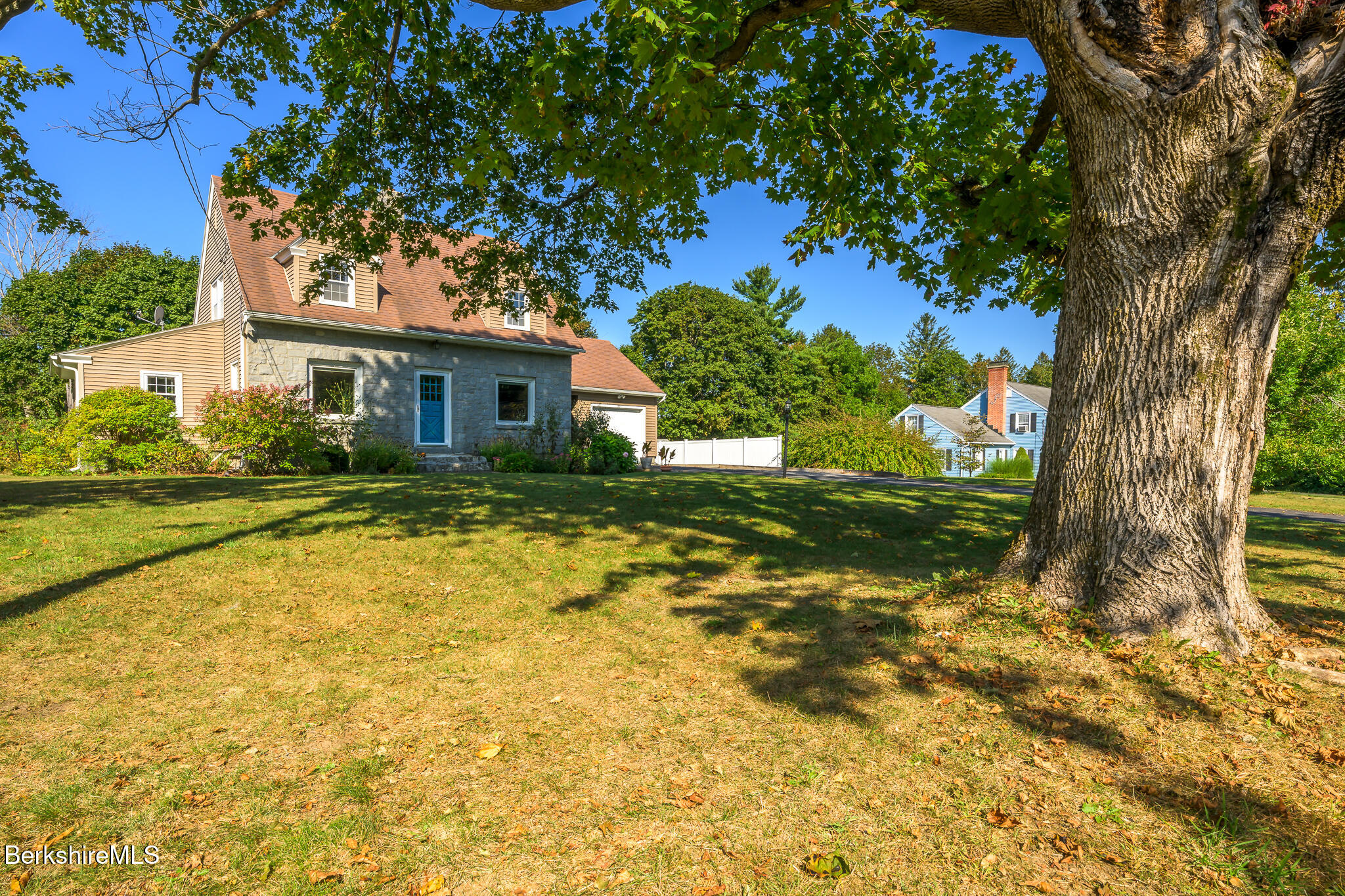 36 Roberta Road Pittsfield, MA 01201 - Photo 4 of 50 Screen - 36 Roberta Rd Pittsfield MA 012