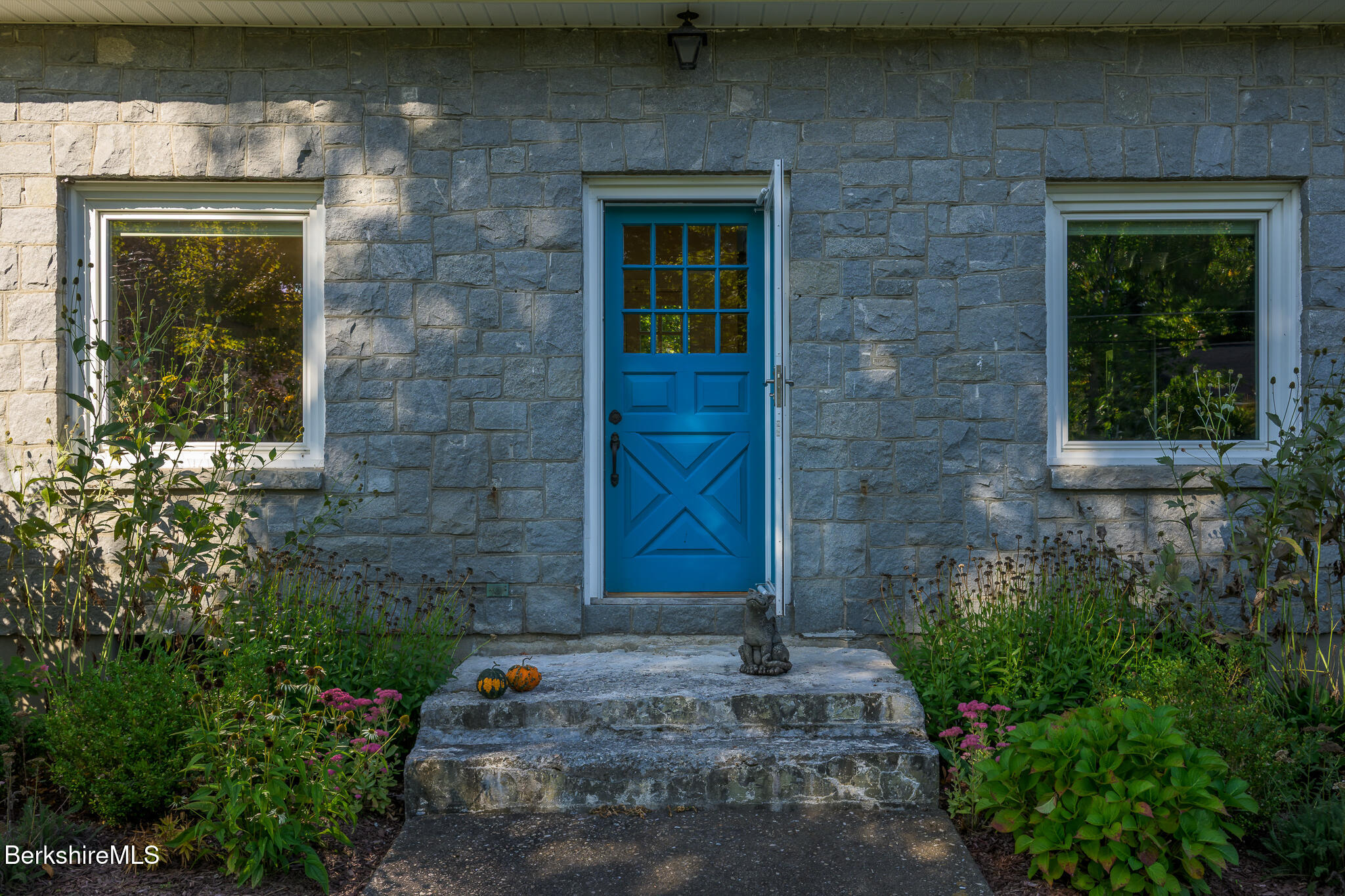 36 Roberta Road Pittsfield, MA 01201 - Photo 5 of 50 36RobertaRd 89923