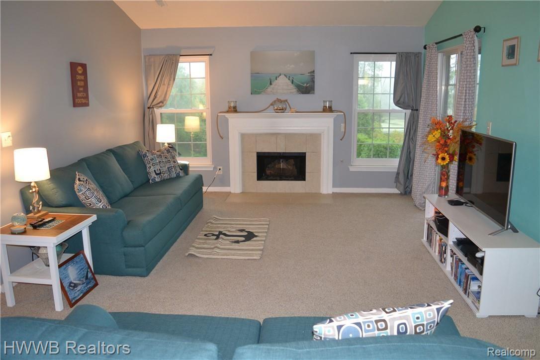 3517 Oakmonte Boulevard Rochester, MI 48306 - Photo 4 of 29 04 - Great Room.JPG