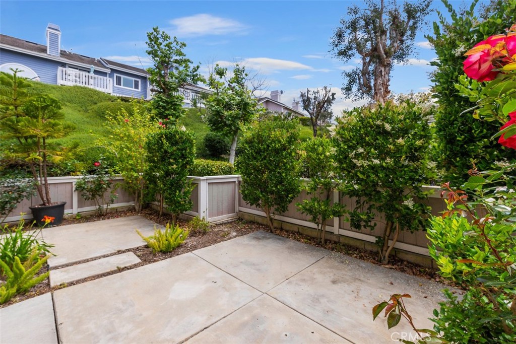 14 Pickney Close Laguna Niguel, CA 92677 - Photo 22 of 22 a view of a terrace with sitting area