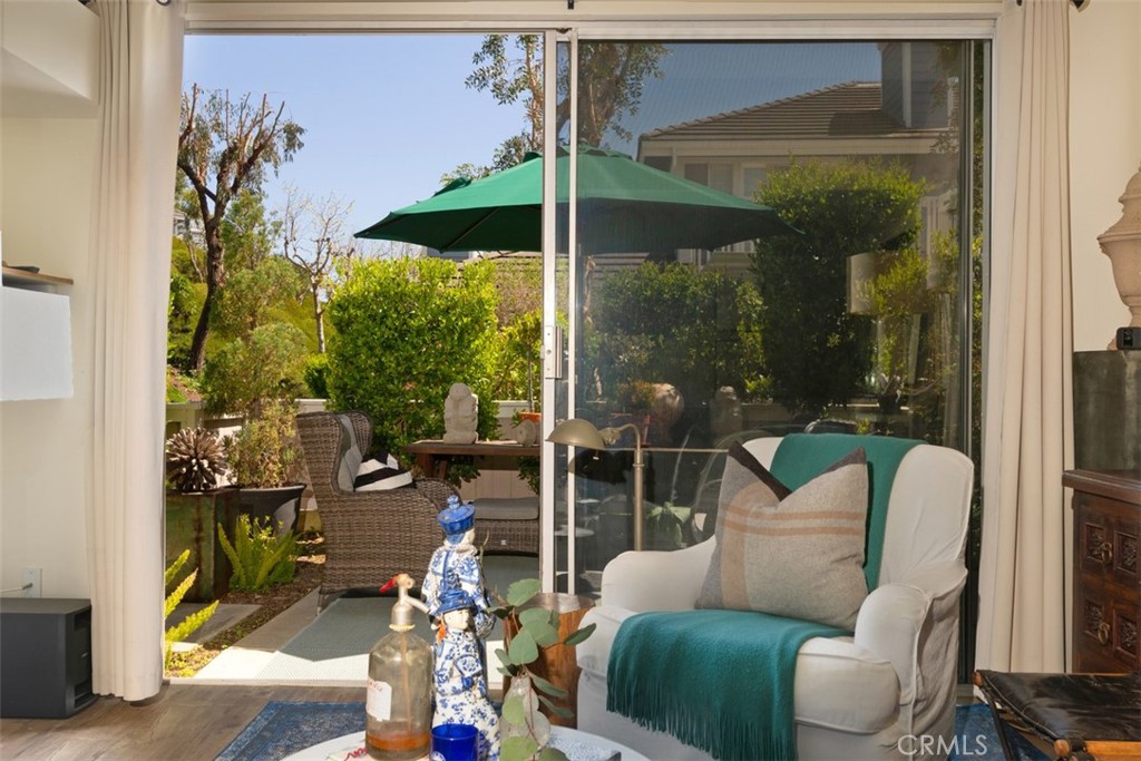 14 Pickney Close Laguna Niguel, CA 92677 - Photo 4 of 22 a balcony with furniture and potted plants