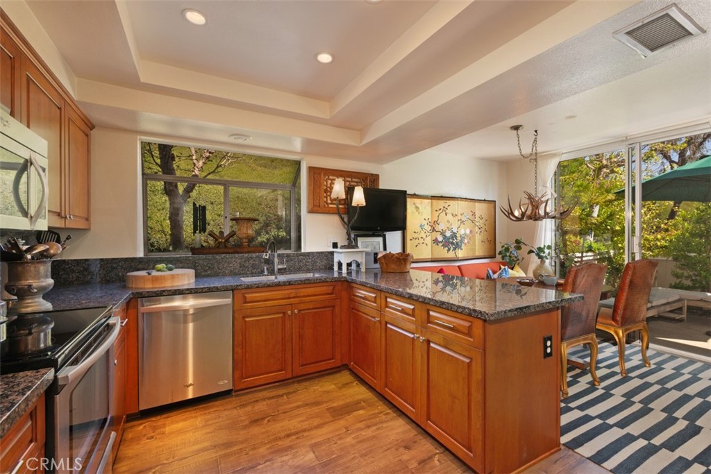 14 Pickney Close Laguna Niguel, CA 92677 - Photo 5 of 22 a kitchen with a sink stove and cabinets