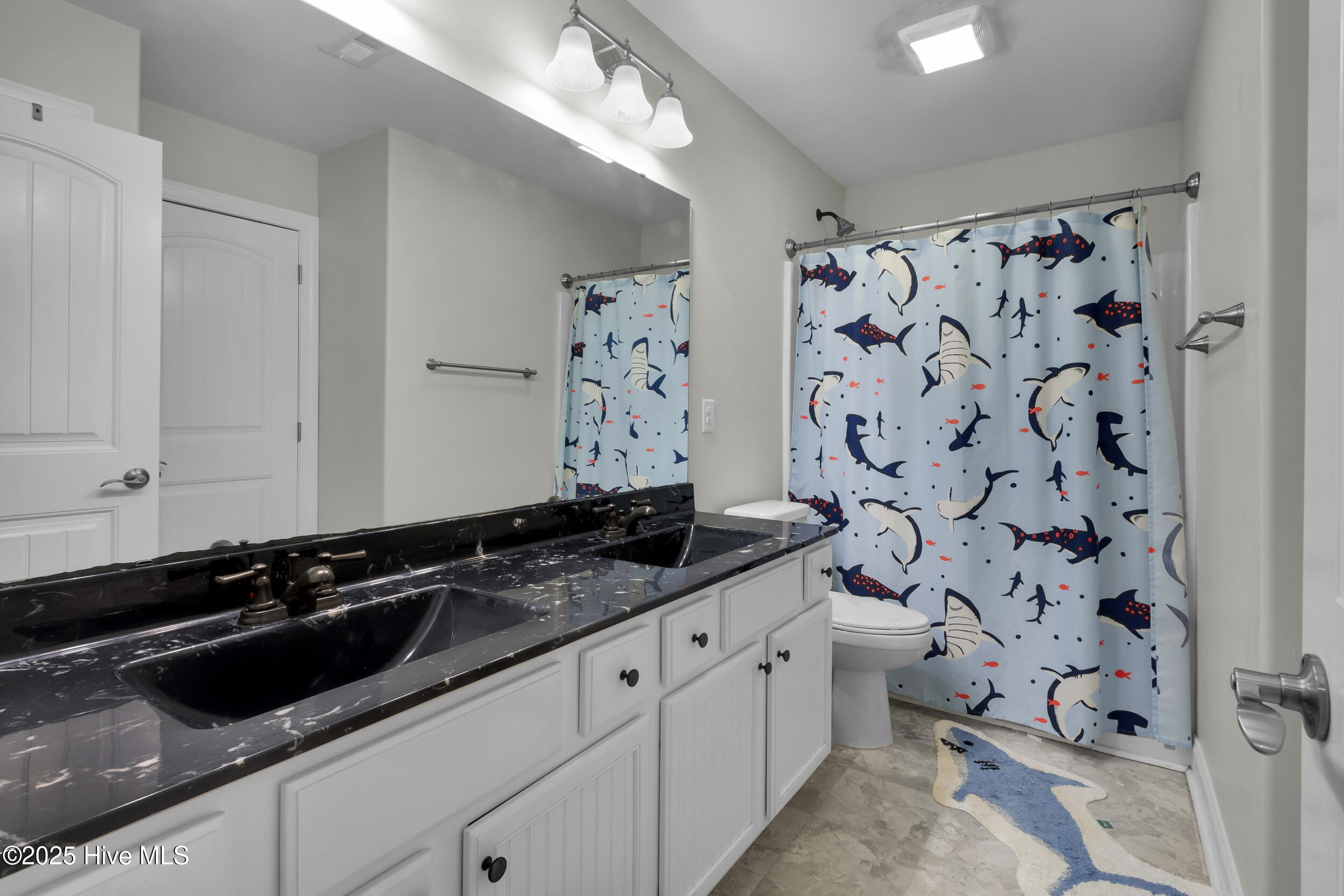 405 Antioch Lakes Road New Bern, NC 28560 - Photo 35 of 56 Second Floor Full Bathroom