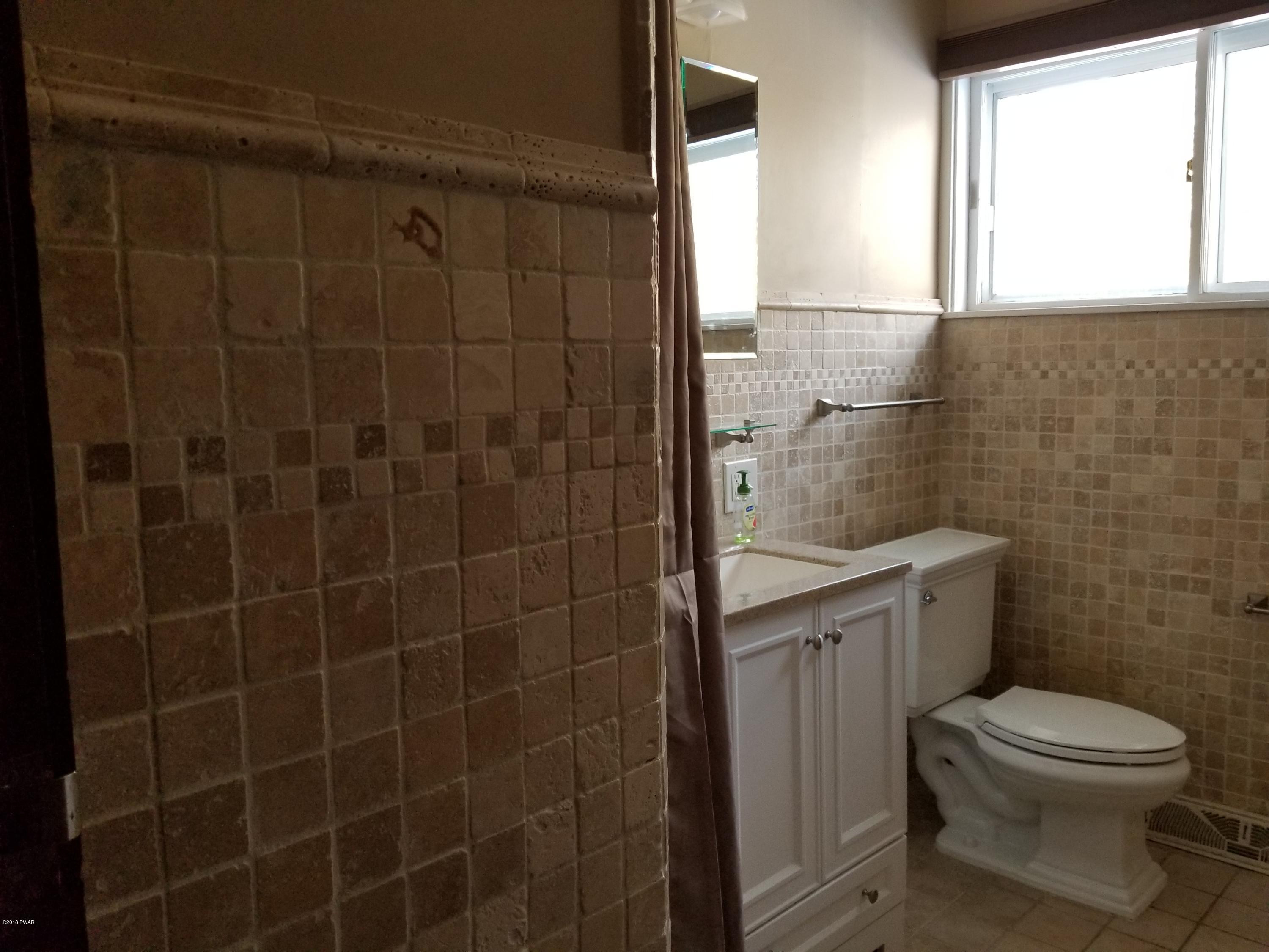 117 Moon Valley Road Milford, PA 18337 - Photo 20 of 34 20. Bathroom