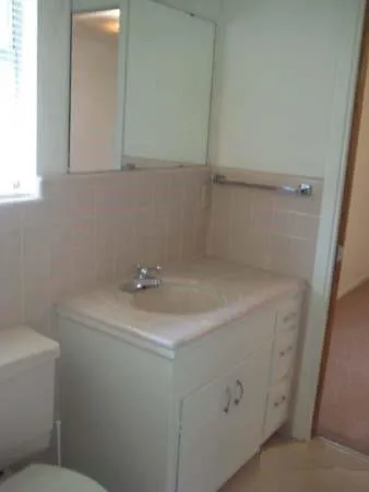$1,800 | 1500 West Baldridge Street, Ennis, TX 75119
