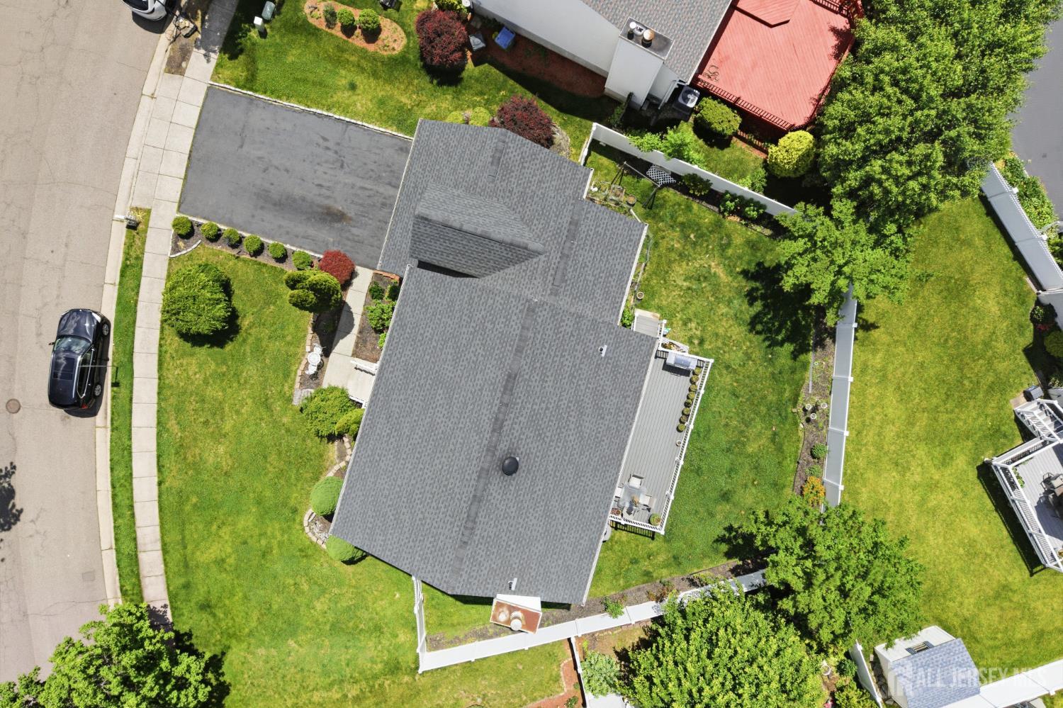 26 Alexis Lane Edison, NJ 08820 - Photo 38 of 39 an aerial view of a house with a garden