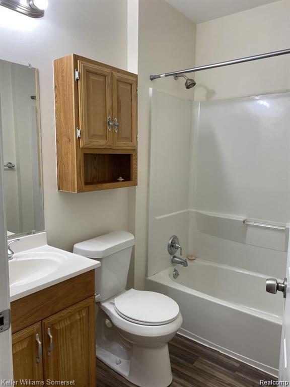 18541 Utica Road Roseville, MI 48066 - Photo 3 of 21 Utica Lower Bath.jpg