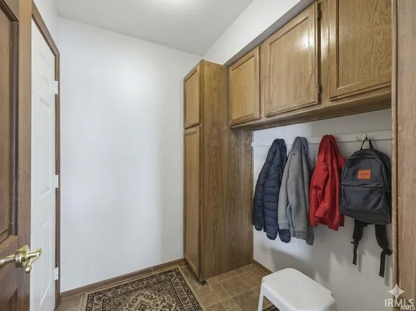 $360,000 | 2101 White Plains Court, Fort Wayne, IN 46815