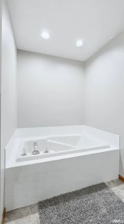 $360,000 | 2101 White Plains Court, Fort Wayne, IN 46815